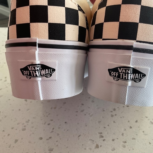VANS BRAND NEW WITH BOX - MEN - 8.5, WOMEN 10 - Picture 2 of 7